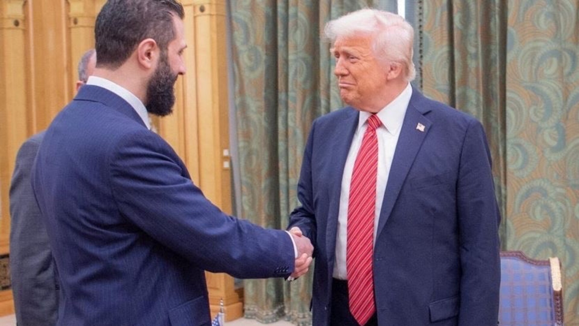 ترامب يلتقي زعيم سوريا الجديد أحمد الشارا | حرب سوريا ترامب يلتقي زعيم سوريا الجديد أحمد الشارا | حرب سوريا